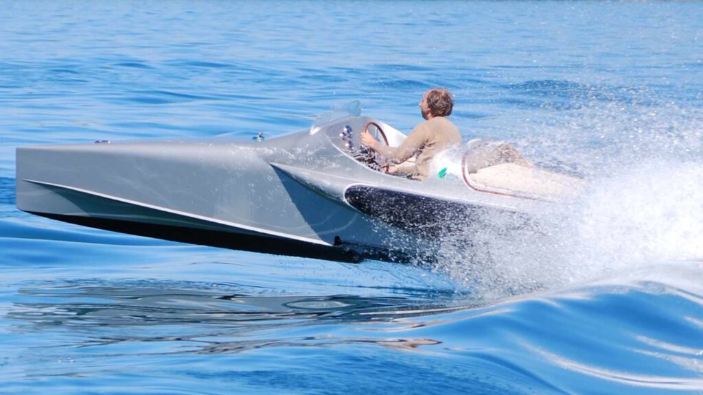 Der Roadstar auf dem Wasser, schnelles elegantes Sportboot, aussergewöhnliches Design, hervorragenden Fahreigenschaften, Länge 5,5m, für 2 Personen, Reisegeschwindigkeit 32kn, maximal Geschwindigkeit 50kn, Umweltfreundlicher Methanol Schiffsantrieb, Hersteller Felleryachting