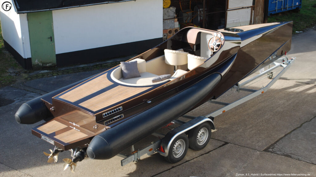 Schnelles elegantes Sportboot, aussergewöhnliches Design, hervorragenden Fahreigenschaften, Länge 8,5m, für 6 Personen, Reisegeschwindigkeit 38kn, maximal Geschwindigkeit 53kn, Umweltfreundlicher Hybridantrieb und Surfacedrive, Hersteller FELLERyachting